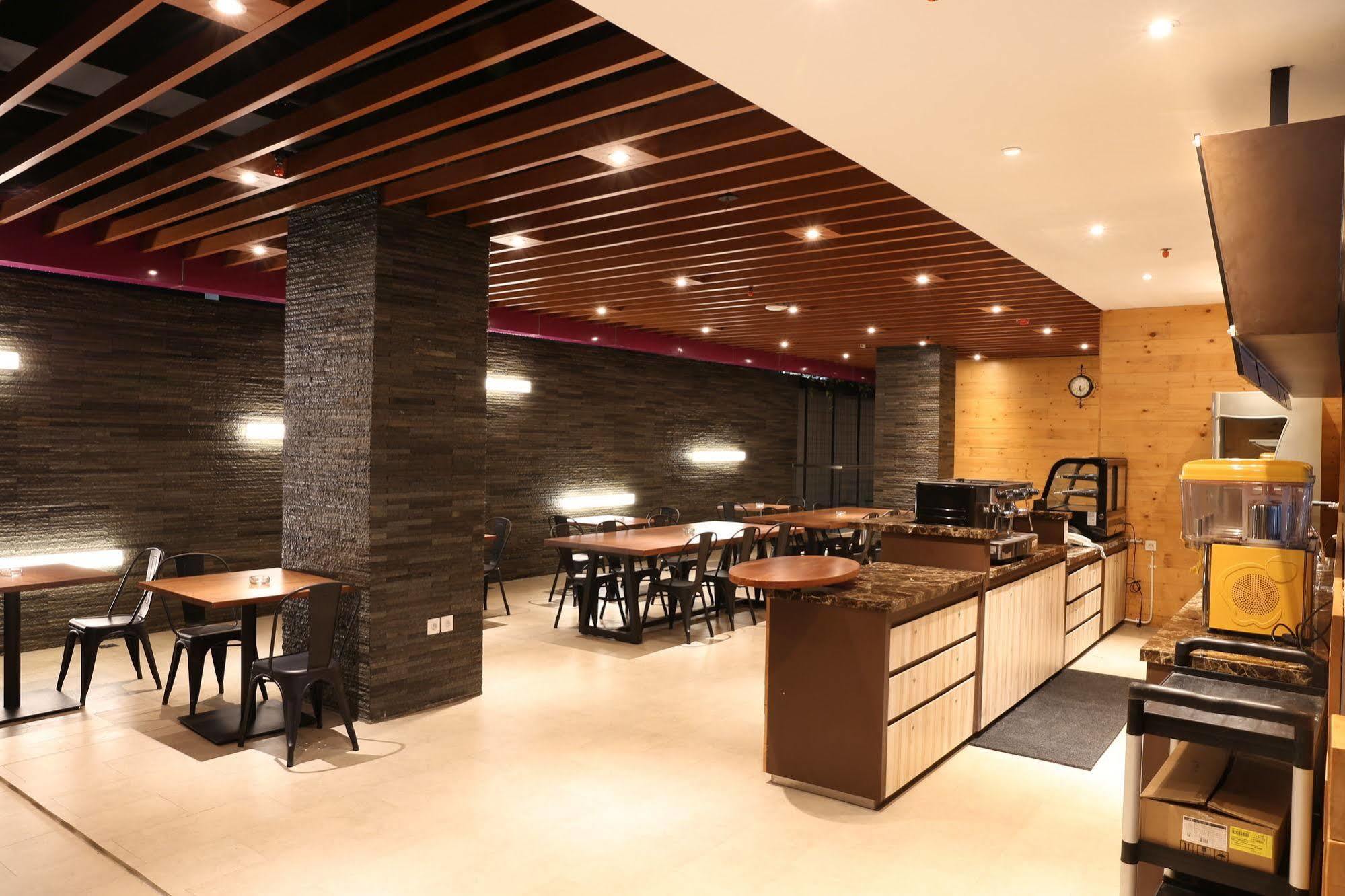 Grand Citihub Hotel @Kajoetangan Malang Exterior foto